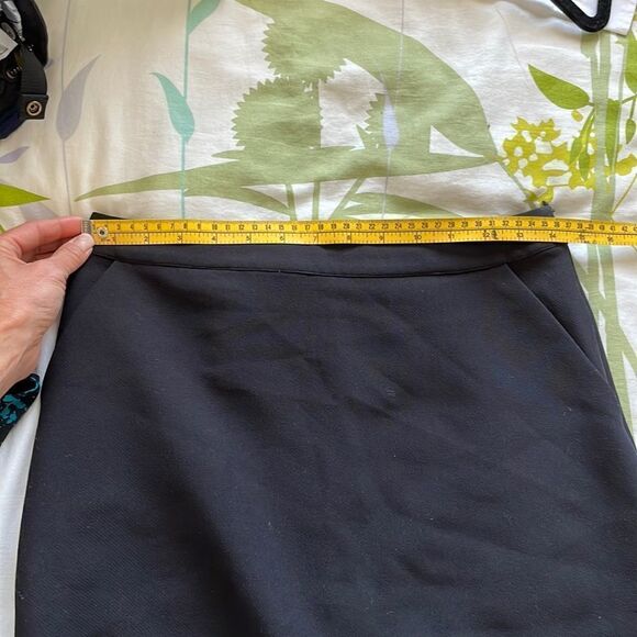 {tl} the letter Black Skirt with bottom fringe/tassels - Picture 10 of 11